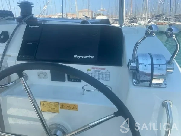 Lagoon 40 - Yacht Charter Sailica