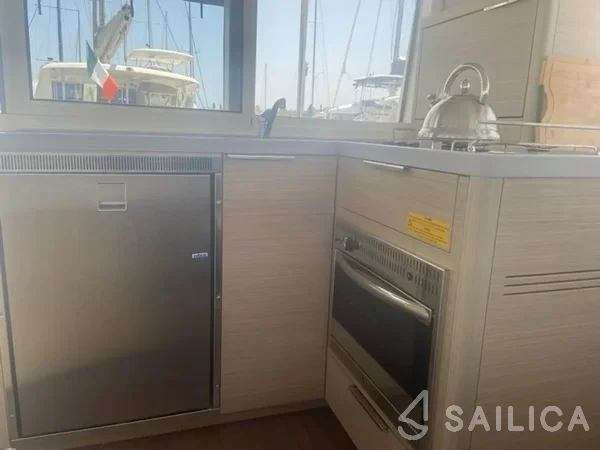 Lagoon 40 - Yacht Charter Sailica