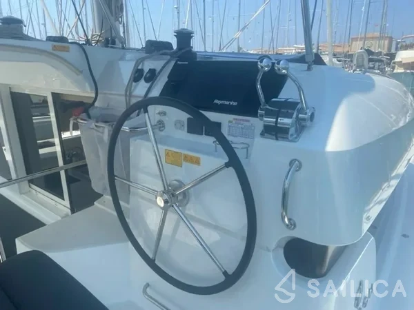 Lagoon 40 - Yacht Charter Sailica