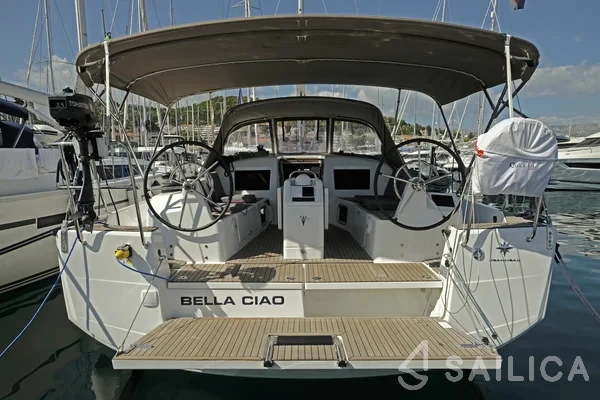 Sun Odyssey 410 - Photo #32 Sun Odyssey 410 - Yacht Charter Sailica