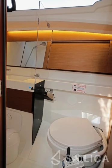 Sun Odyssey 410 - Photo #22 Sun Odyssey 410 - Yacht Charter Sailica