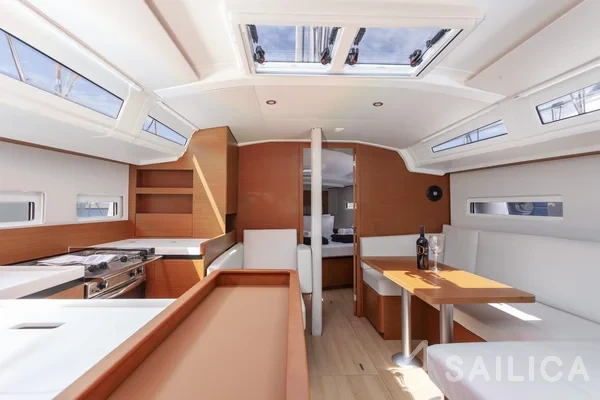 Sun Odyssey 410 - Photo #10 Sun Odyssey 410 - Yacht Charter Sailica