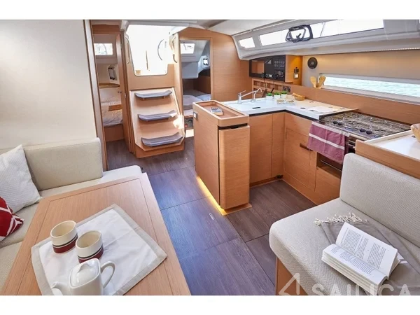 Sun Odyssey 410 - Photo #8 Sun Odyssey 410 - Yacht Charter Sailica