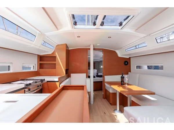 Sun Odyssey 410 - Photo #9 Sun Odyssey 410 - Yacht Charter Sailica