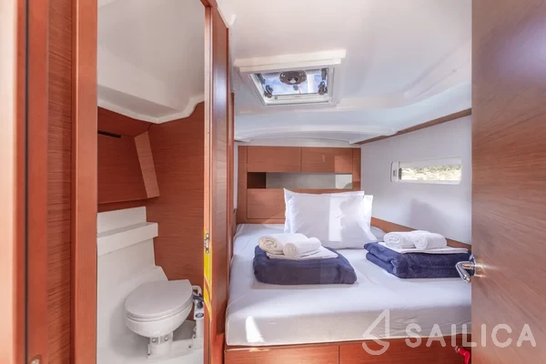 Sun Odyssey 410 - Photo #12 Sun Odyssey 410 - Yacht Charter Sailica