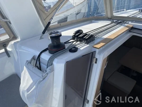 Oceanis 38.1 - Yacht Charter Sailica