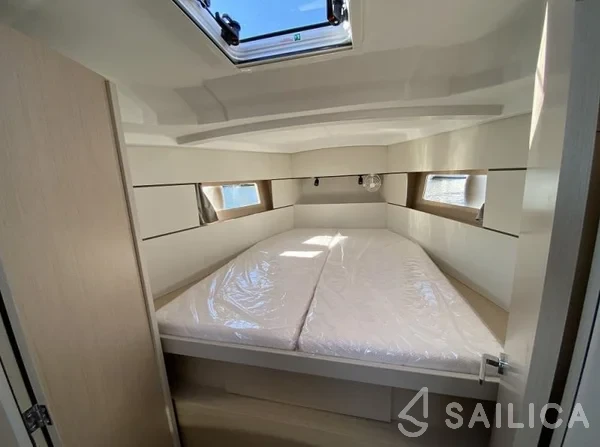 Oceanis 38.1 - Yacht Charter Sailica