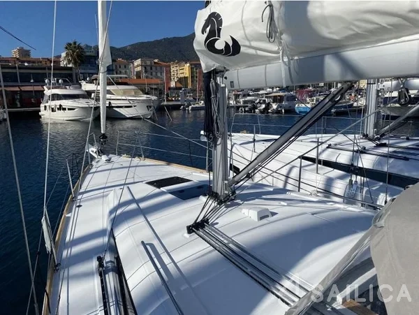 Oceanis 38.1 - Yacht Charter Sailica