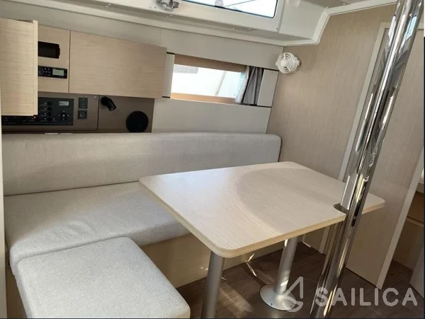 Oceanis 38.1 - Yacht Charter Sailica