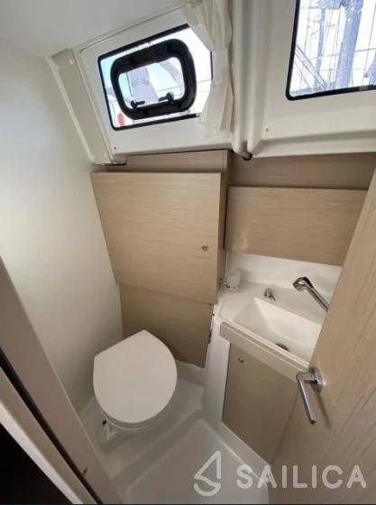 Oceanis 38.1 - Yacht Charter Sailica