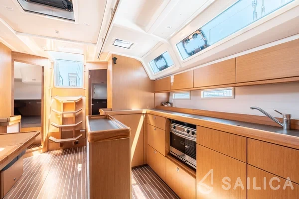 Bavaria 46 Cruiser - Yacht Charter Sailica