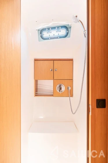 Bavaria 46 Cruiser - Yacht Charter Sailica