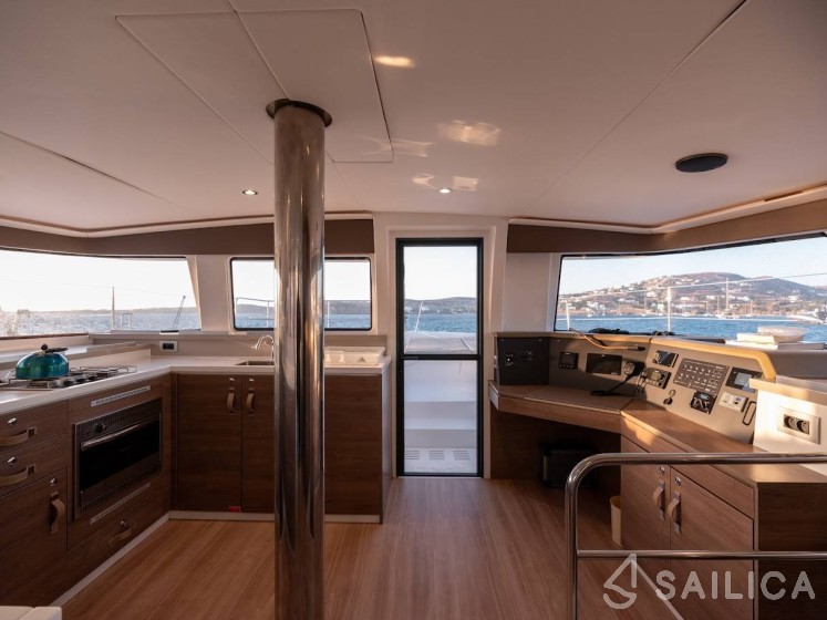 Bali 4.4 - Yacht Charter Sailica