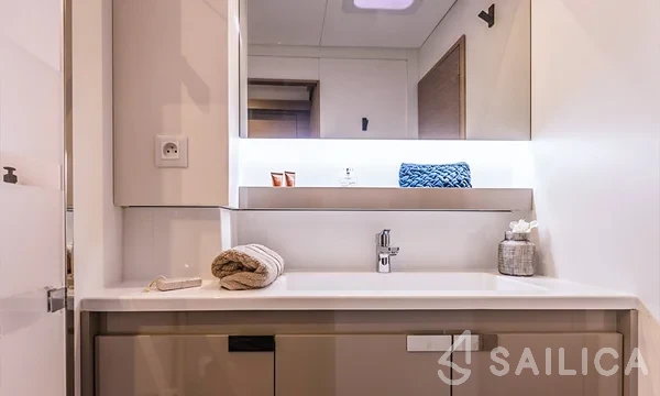 Aura 51 - Yacht Charter Sailica