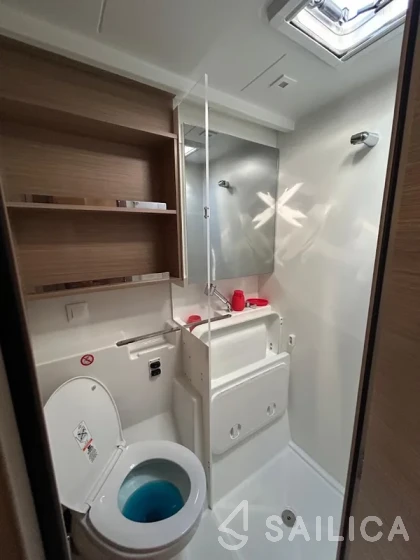 Lagoon 43 Power - Yacht Charter Sailica