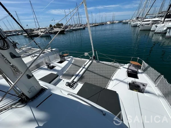 Lagoon 43 Power - Yacht Charter Sailica