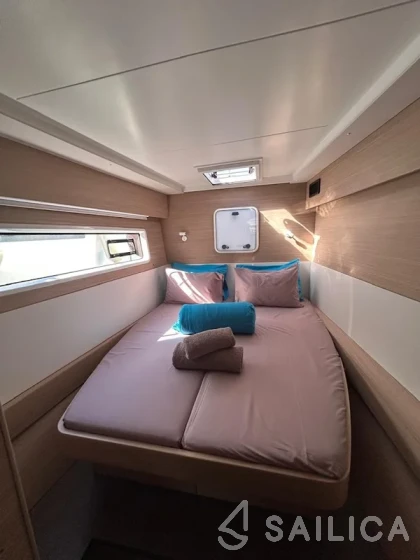 Lagoon 43 Power - Yacht Charter Sailica