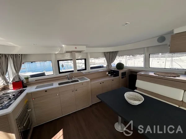 Lagoon 43 Power - Yacht Charter Sailica