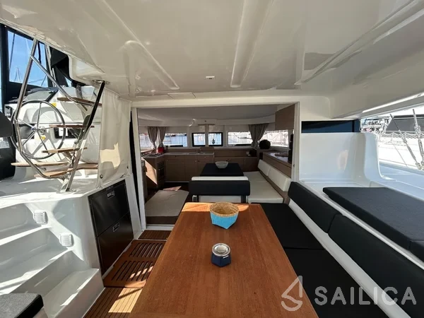 Lagoon 43 Power - Yacht Charter Sailica