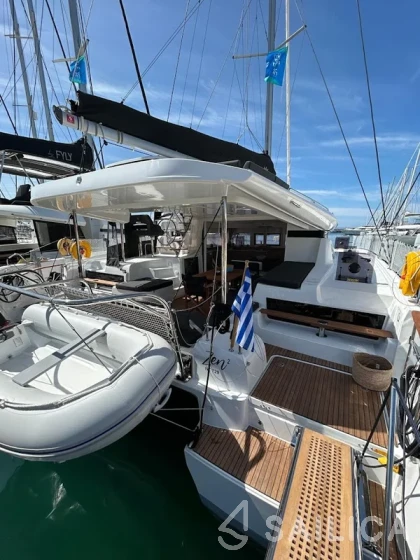 Lagoon 43 Power - Yacht Charter Sailica