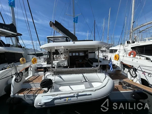 Lagoon 43 Power - Yacht Charter Sailica
