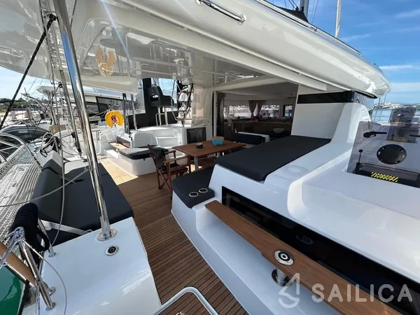 Lagoon 43 Power - Yacht Charter Sailica