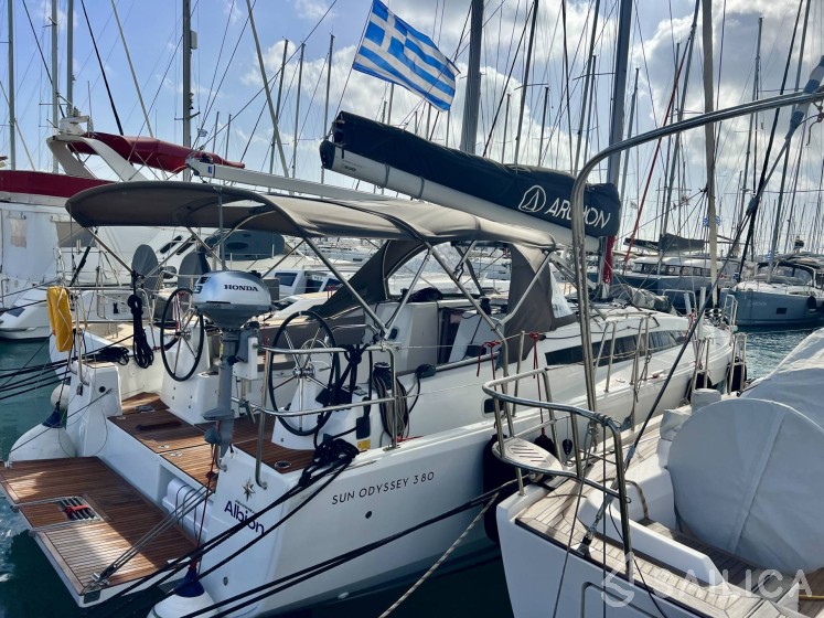 Sun Odyssey 380 - Yacht Charter Sailica