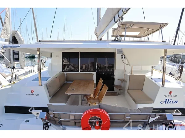 Lucia 40 - Photo #5 Lucia 40 - Yacht Charter Sailica