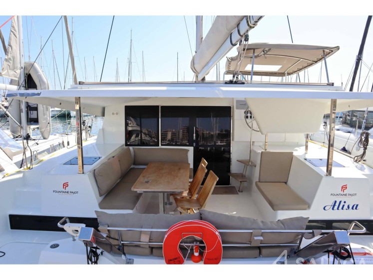 Lucia 40 - Photo #4 Lucia 40 - Yacht Charter Sailica