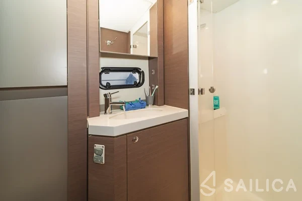 Bali 4.6 - Yacht Charter Sailica