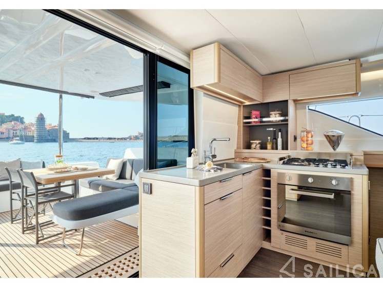 Lagoon 51 - Photo #2 Lagoon 51 - Yacht Charter Sailica