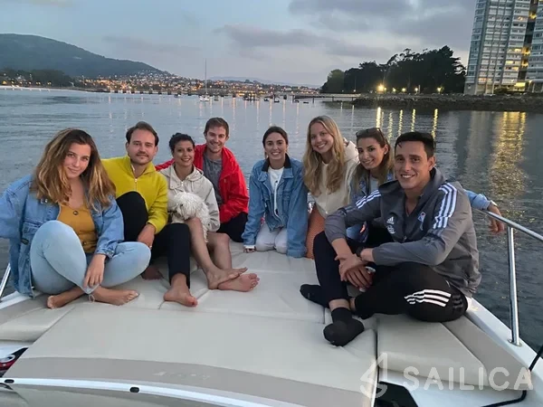 Quicksilver 875 - Yacht Charter Sailica