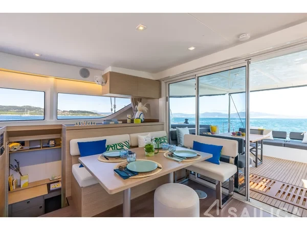 Lagoon 43 Power - Yacht Charter Sailica