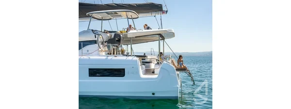 Lagoon 43 Power - Yacht Charter Sailica