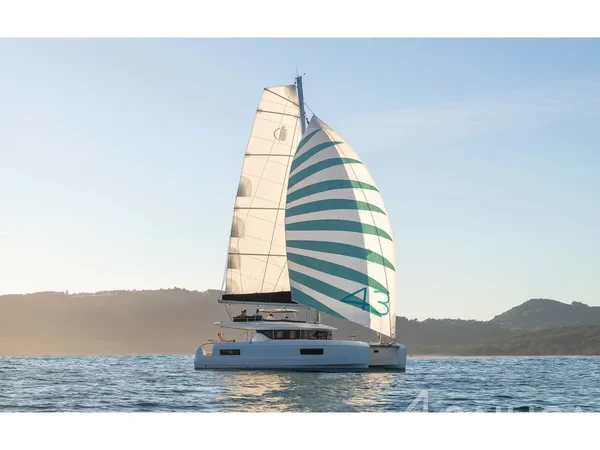Lagoon 43 Power - Yacht Charter Sailica