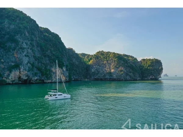 Lagoon 42 - Yacht Charter Sailica