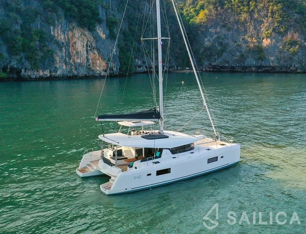 Lagoon 42 - Yacht Charter Sailica