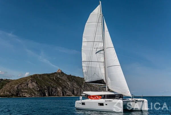 Lagoon 42 - Yacht Charter Sailica
