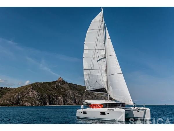 Lagoon 42 - Yacht Charter Sailica