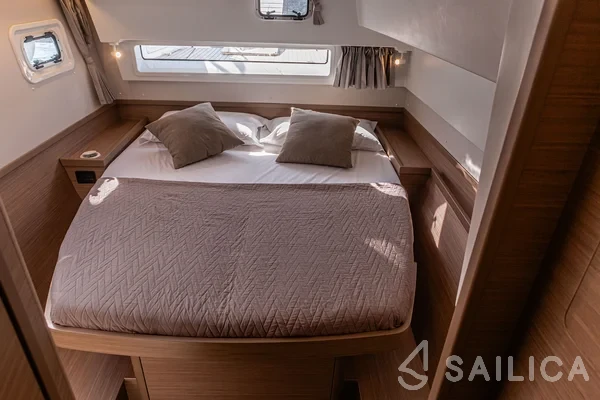 Lagoon 42 - Yacht Charter Sailica