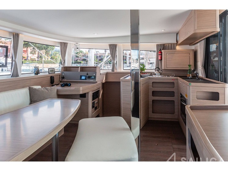 Lagoon 42 - Yacht Charter Sailica