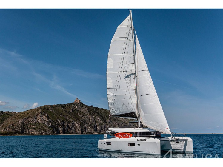 Lagoon 42 - Yacht Charter Sailica