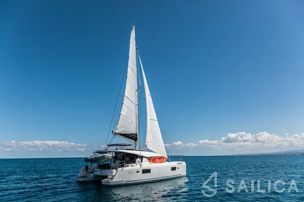 Lagoon 42 - Yacht Charter Sailica