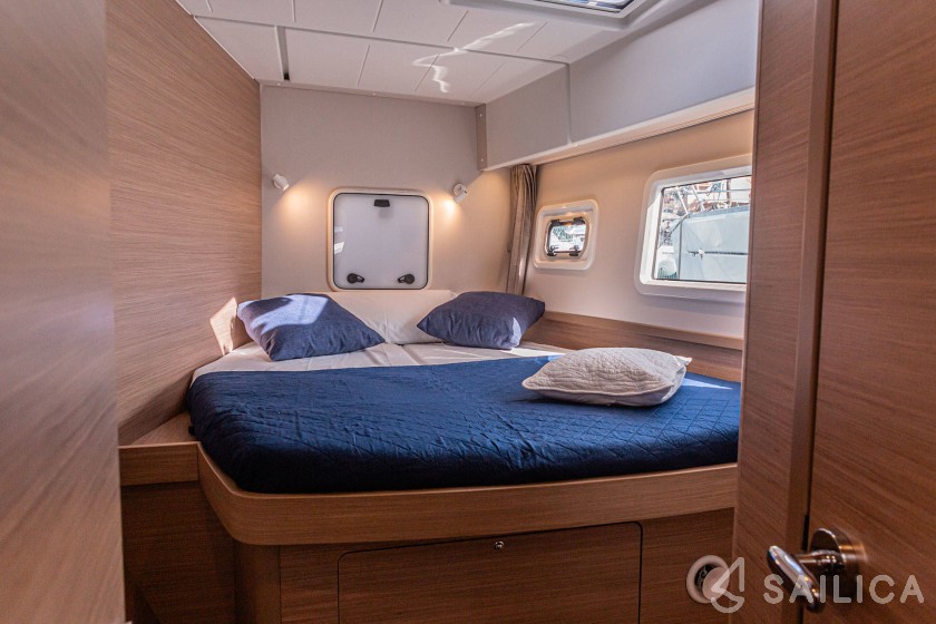 Lagoon 42 - Yacht Charter Sailica