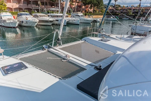 Lagoon 42 - Yacht Charter Sailica