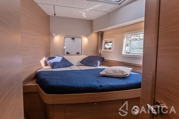 Lagoon 42 - Yacht Charter Sailica