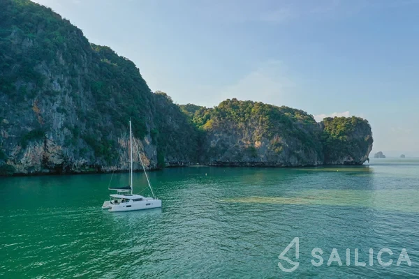 Lagoon 42 - Yacht Charter Sailica