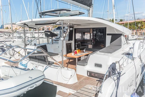 Lagoon 42 - Yacht Charter Sailica