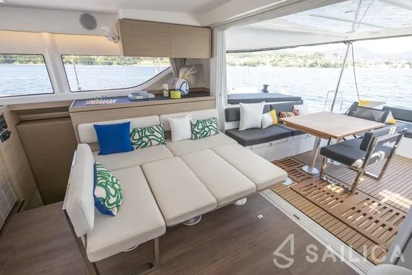 Lagoon 43 Power - Yacht Charter Sailica