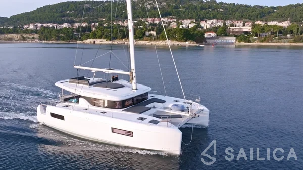 Lagoon 43 Power - Yacht Charter Sailica